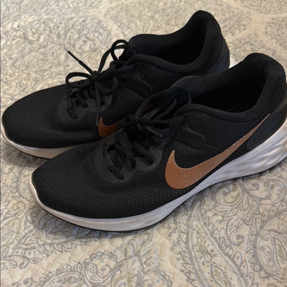 Nike Black and Gold Running Shoes